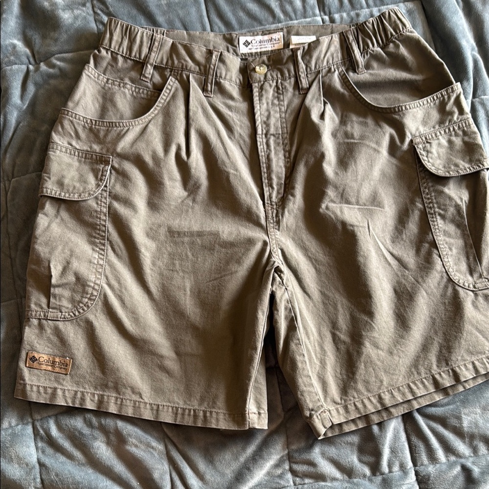 Columbia Green Cargo Shorts Relaxed Fit